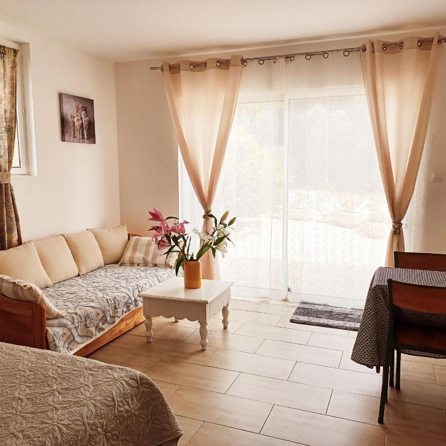 Studio Avec Jardin Entre Aix-En-Provence, Luberon Et Verdon Peyrolles-en-Provence Eksteriør bilde
